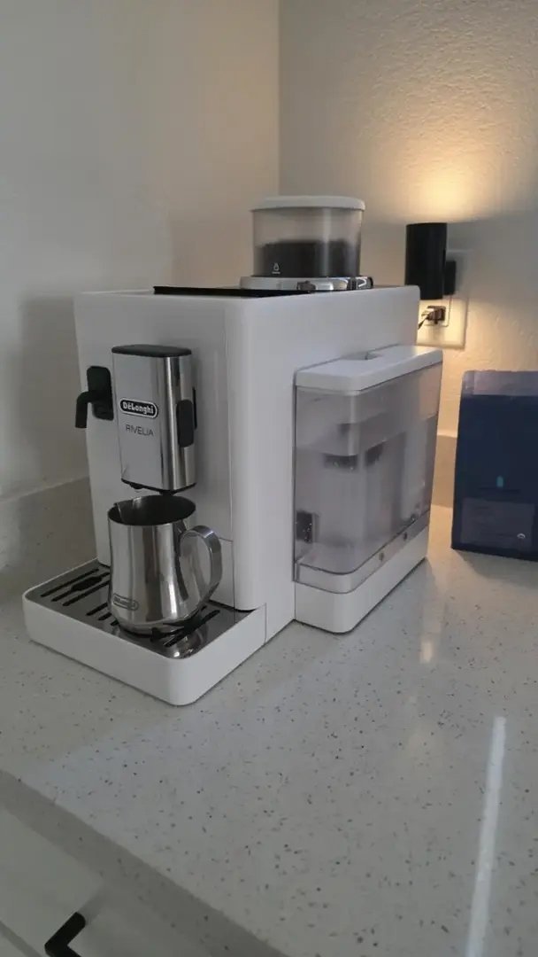 588.jpg De'Longhi Rivelia Automatic Espresso Machine - Image 4